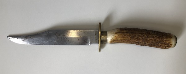 ANTLER HANDLE HUNTNG KNIFE NOT REALY ANTLER KN012A